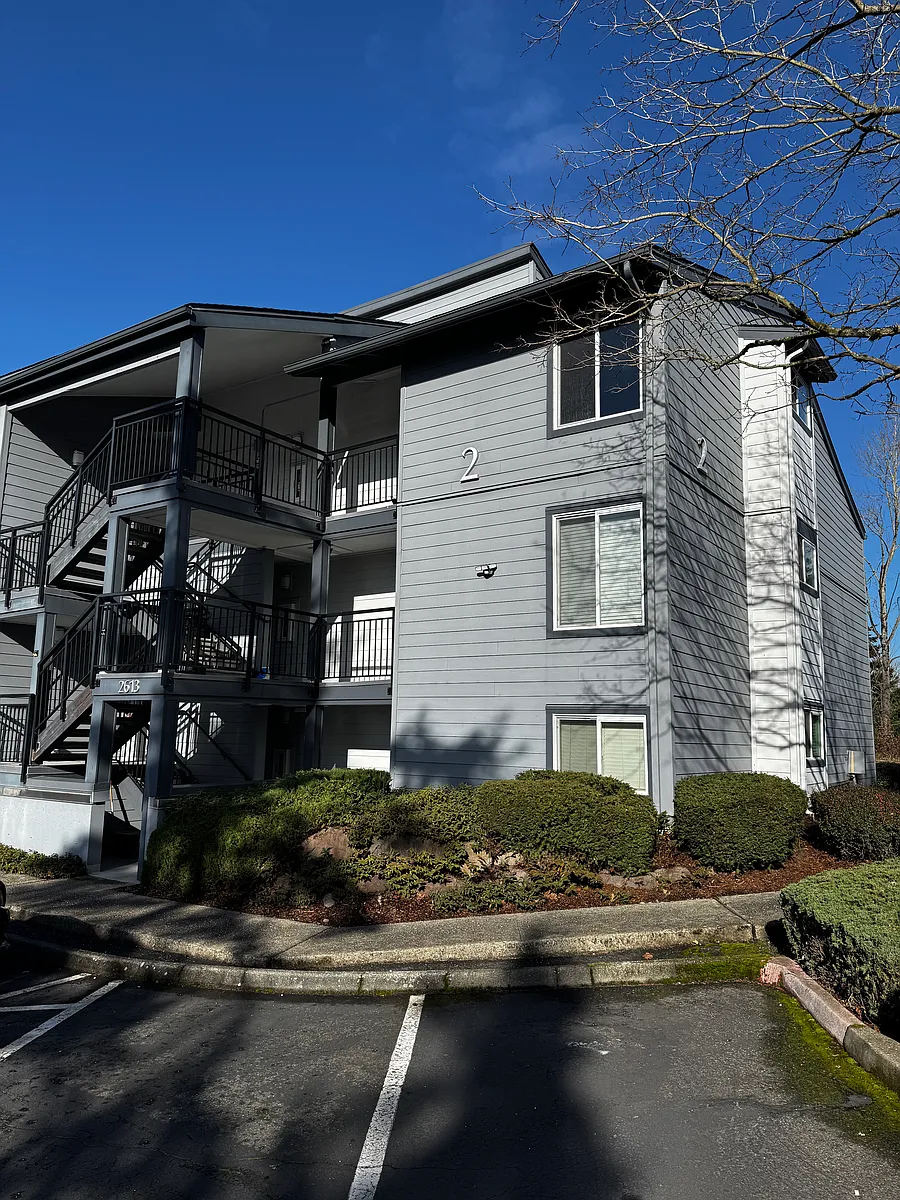 Building Photo - 2613 NE 4th St #231