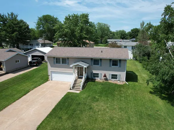 20 Maple Dr, Platteville, WI 53818