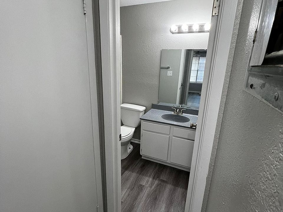 1st image of 2713 N 30th St #4