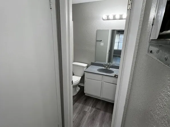 Village Apartments - 2709-B4, 2713 N 30th St, McAllen, TX 78501