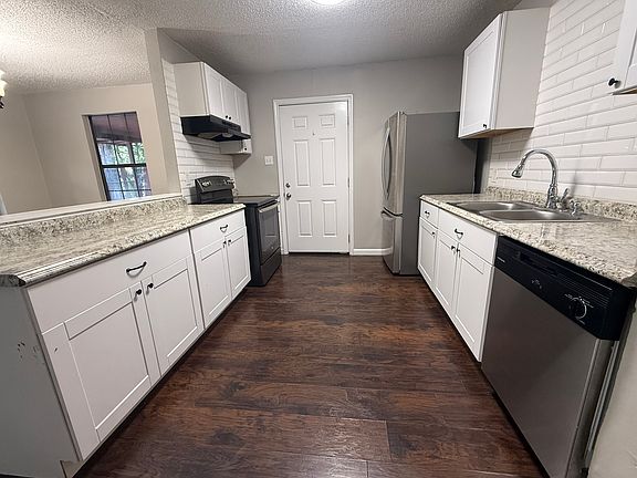 4th image of 918 W Harding Blvd