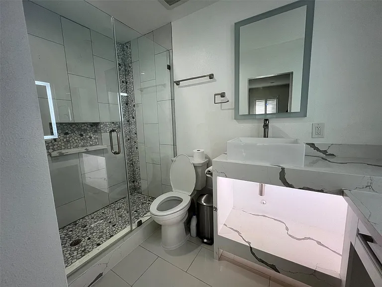 840 Threadneedle St #220 — Photo 14