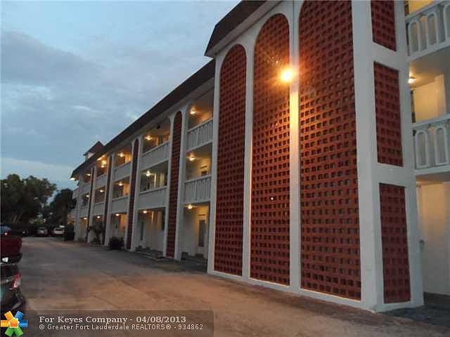 1st image of 400 SE 10th St APT 306
