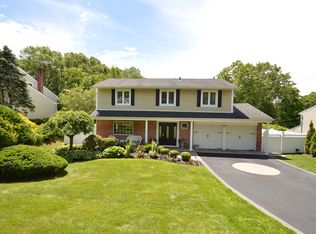 16 Lindron Ave, Smithtown, NY 11787