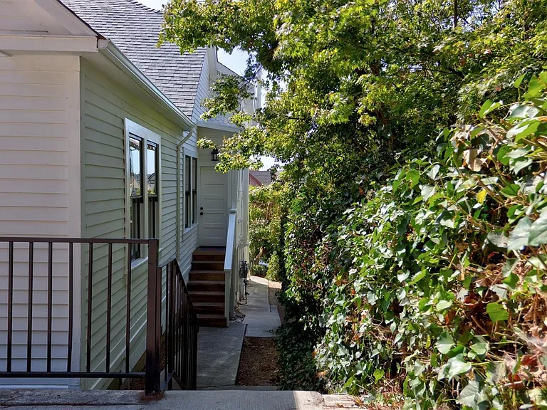 Virginia St — Photo 11