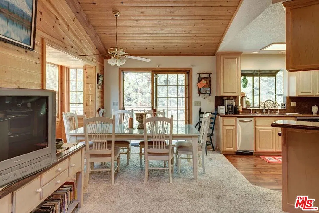 3 bed, 2.0 bath, 1712 sqft, $3,000 — Photo 4