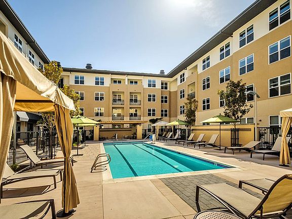 5th image of 1 Plaza View Ln Unit 462