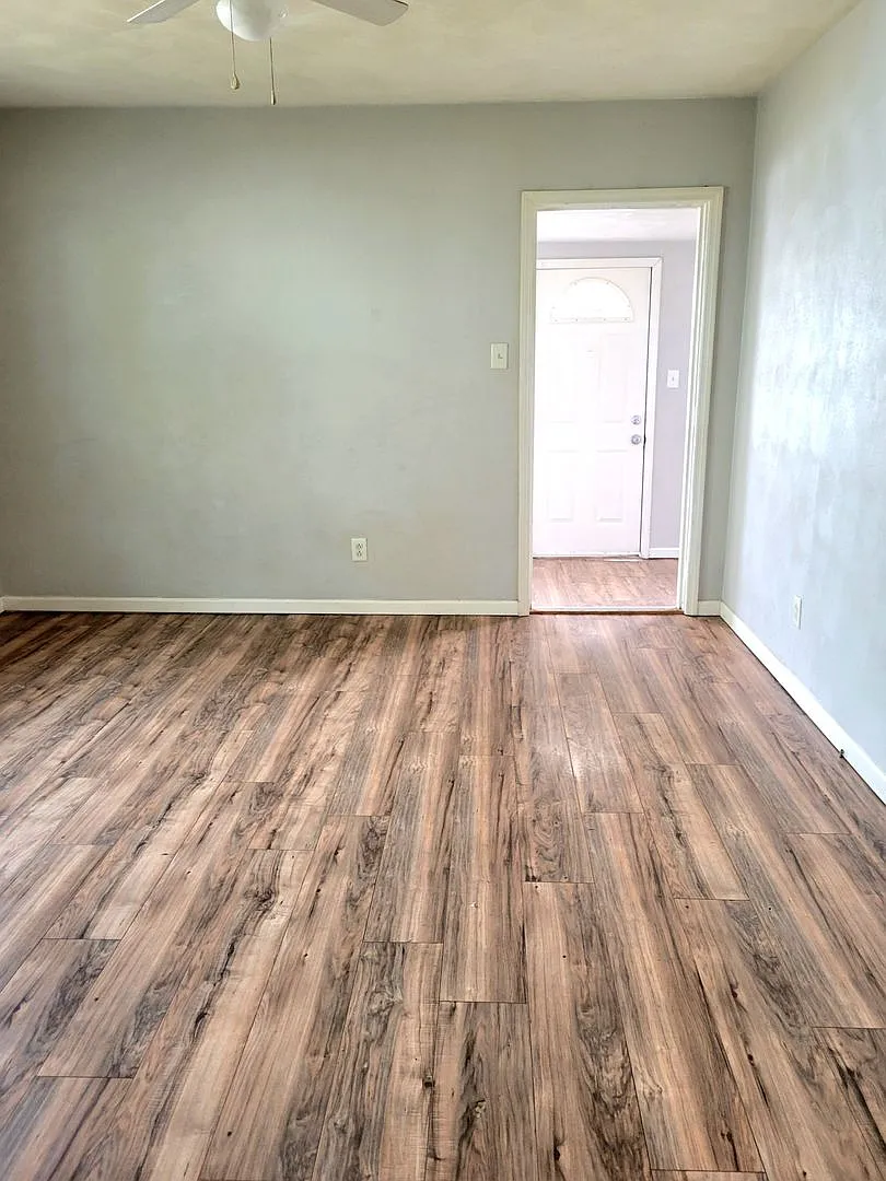 Updated and rent ready...450 Hamilton, Wood River — Photo 3