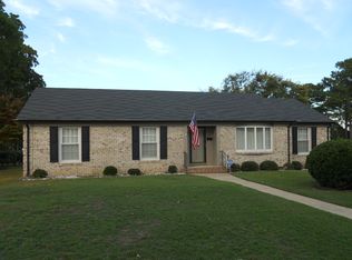 427 Shoreline Dr, Fayetteville, NC 28311