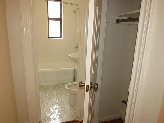 Rented by Kian Realty | media 15