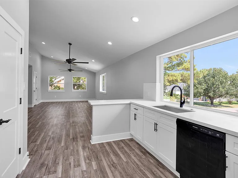 101 April Point Pl — Photo 26
