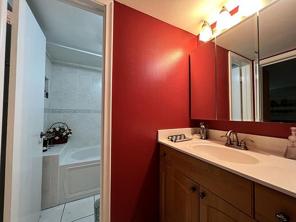5th image of 155 Stratford E #L