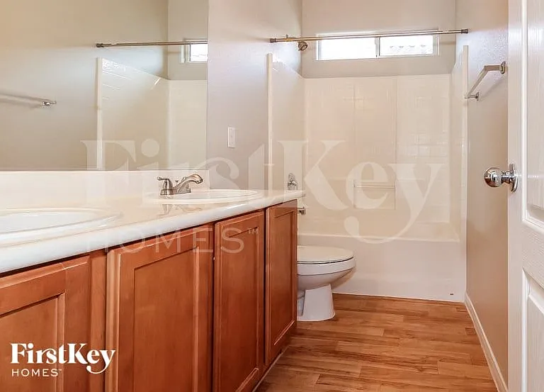 10552 Lessona St — Photo 13