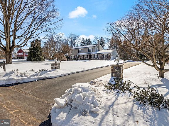 4th image of 1012 Waltham Rd