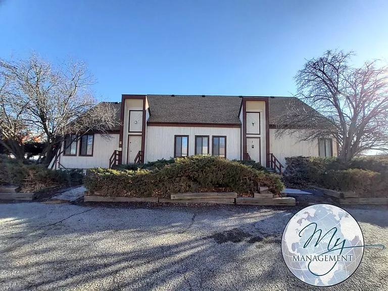 3 bed, 1.0 bath, $1,195 — Photo 2