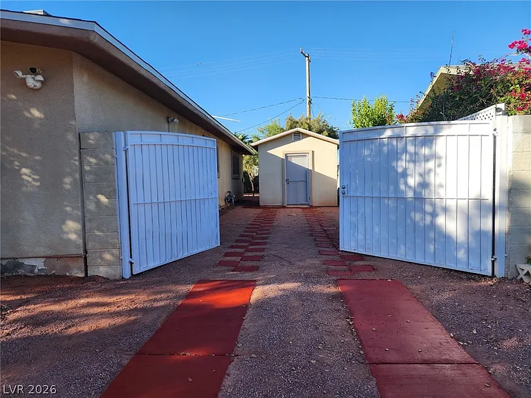 3896 Acapulco Ave — Photo 35