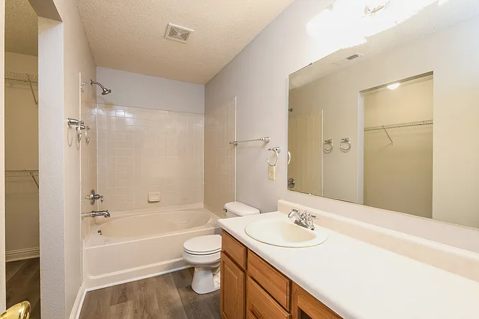 7587 Charlotte Dr — Photo 9