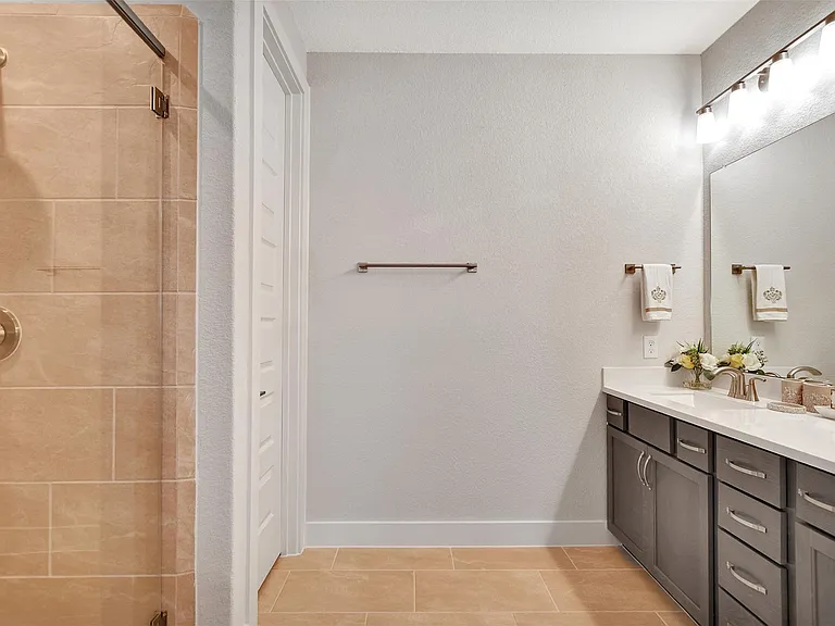 119 E 43rd St #B — Photo 26