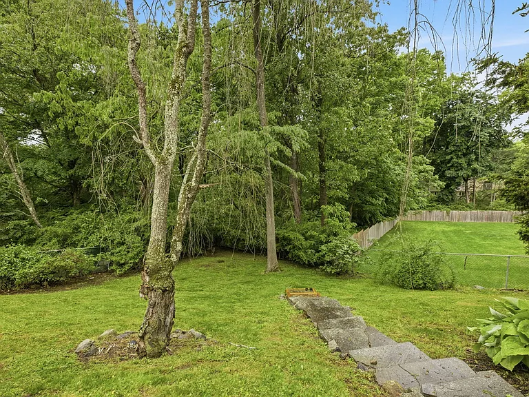 1 Tulip Tree Ln — Photo 12