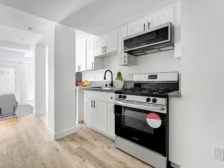Valleywood Apartments - Studio