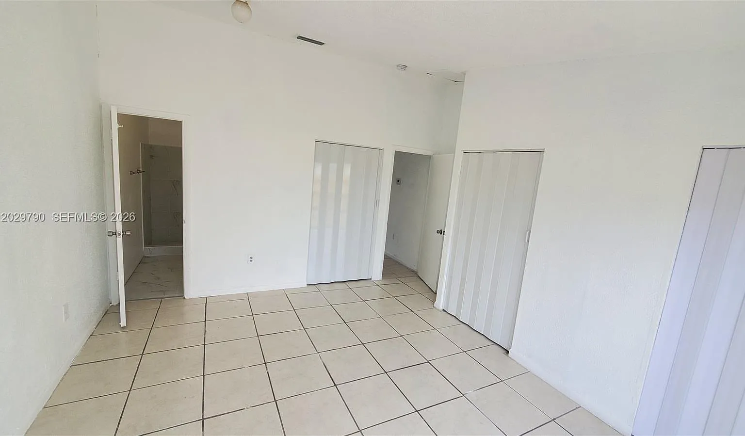 3 bed, 2.0 bath, 1056 sqft, $2,600 — Photo 4