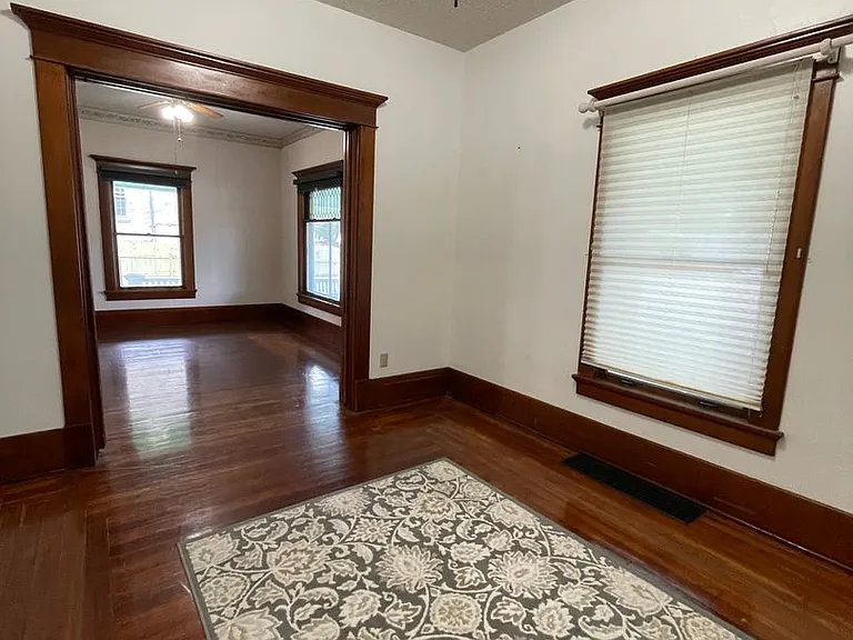 615 E 6th Ave — Photo 12