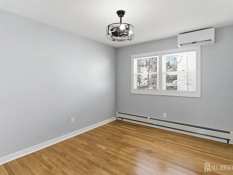 19 Evelyn Ct — Photo 6
