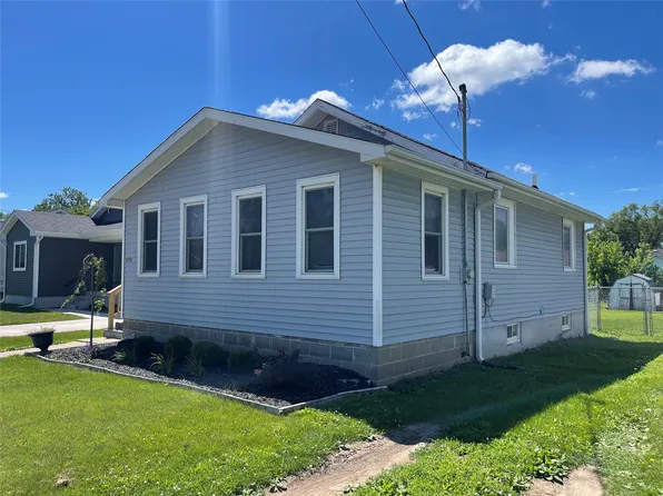 2735 E Elm St, Des Moines, IA 50317
