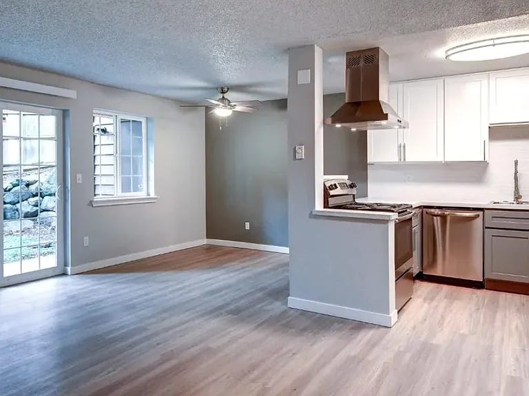 Delridge Crossing Apartments — Photo 8
