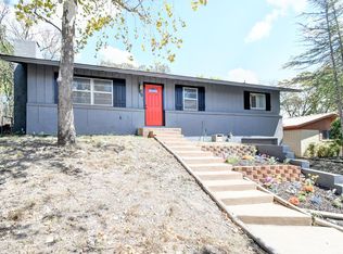 912 Bulwer Ave, Kerrville, TX 78028