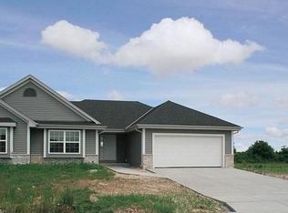 308 Goschey Dr, Belgium, WI 53004