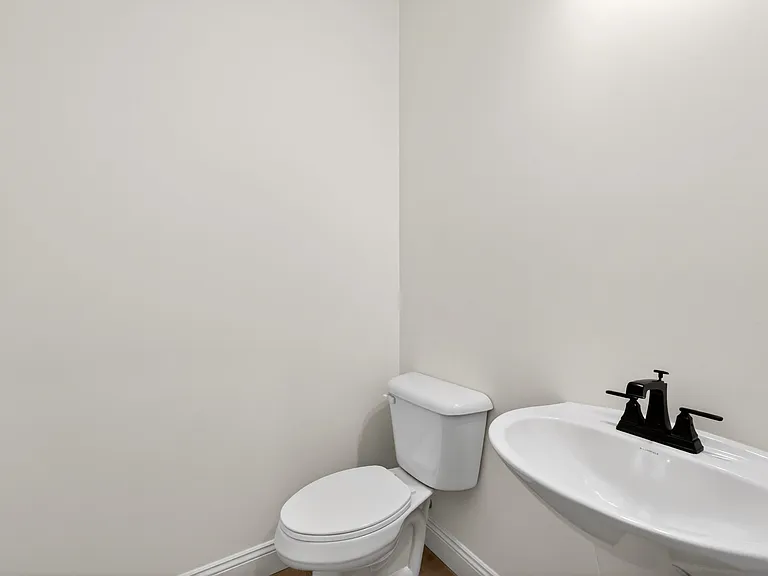 145 Sesame Loop — Photo 19
