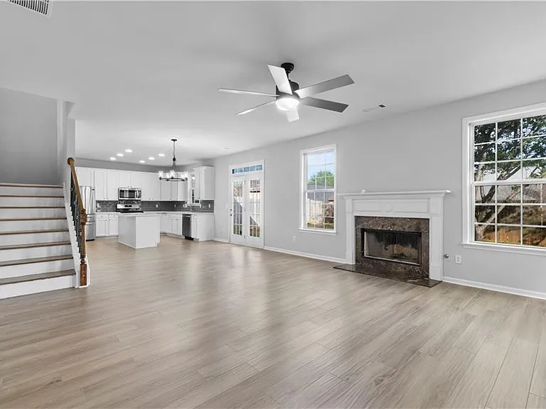 578 Briarhurst Ct — Photo 5