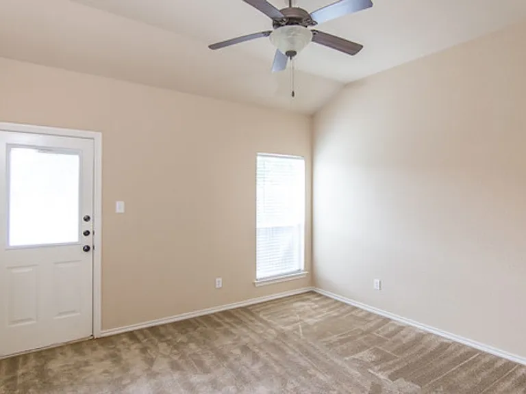 1407 Piedmont Dr — Photo 8