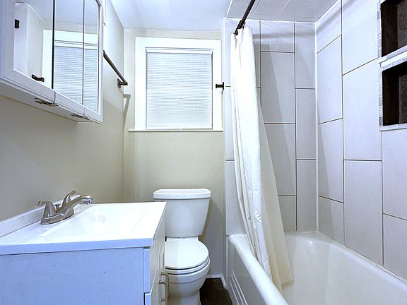 5th image of 33 1/2 Oak St