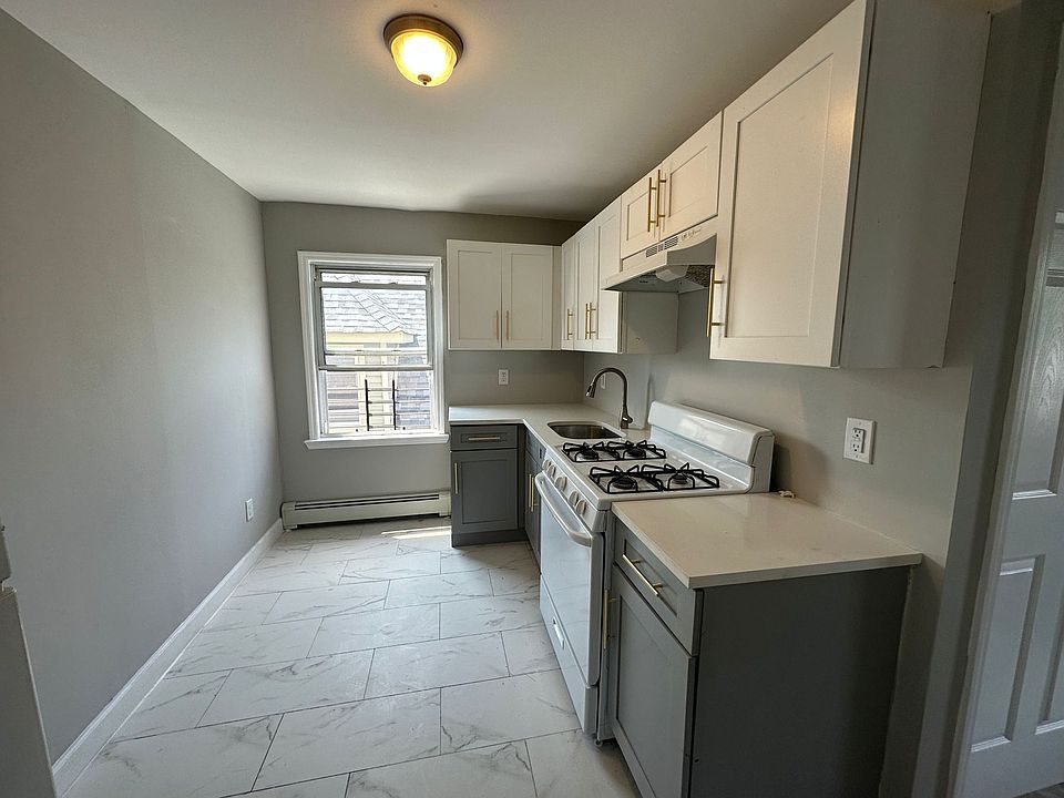 1st image of 905 S 16th St #3E