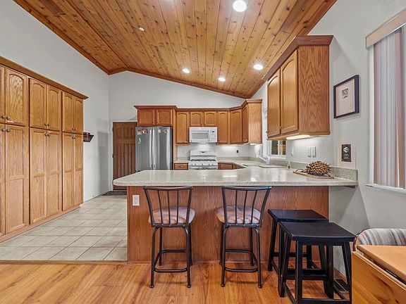 4th image of 35465 Sunset Ln