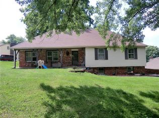 8416 NW Nodaway Dr, Parkville, MO 64152