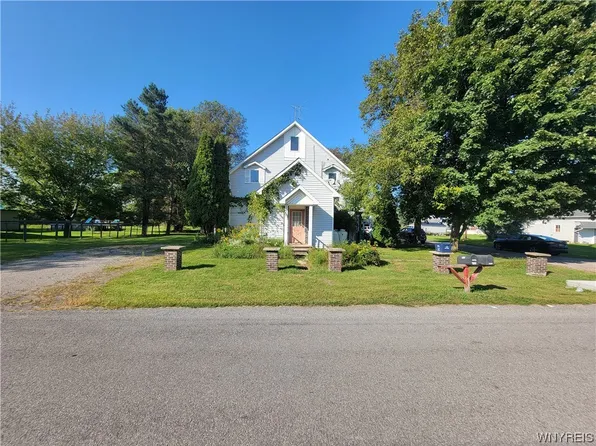 6407 Drake Settlement Rd, Burt, NY 14028