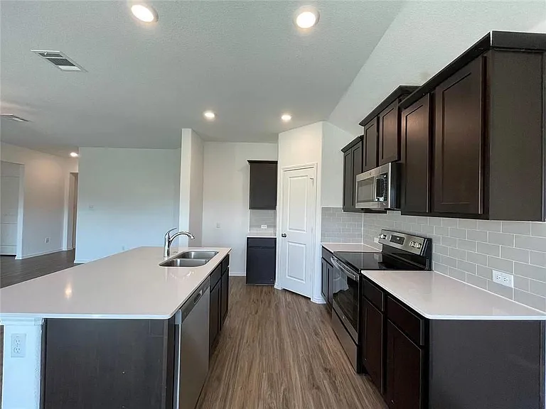103 Ulmus St — Photo 6