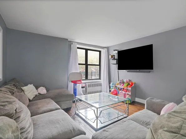 1200 East 53rd Street image 1 of 10