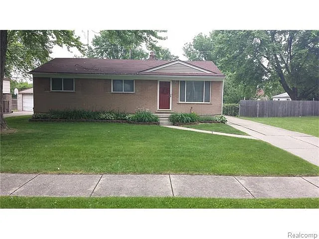 19430 Goldwin St photo 1