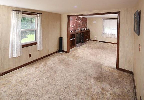 5th image of 216 Pelham St