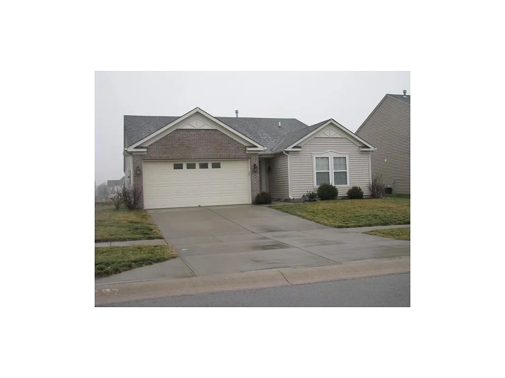 755 Heartland Dr photo 1