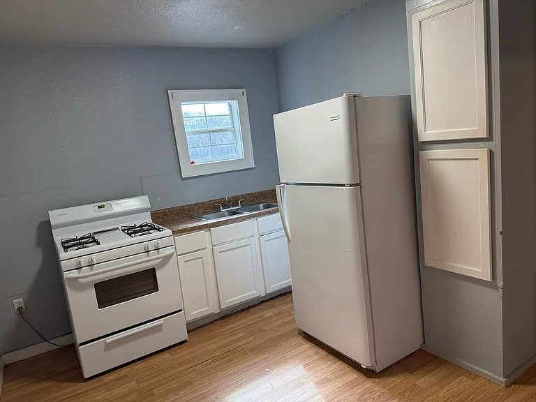 224 NW 2nd St #1 — Photo 4