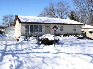 1709 Beach Rd, McHenry, IL 60050