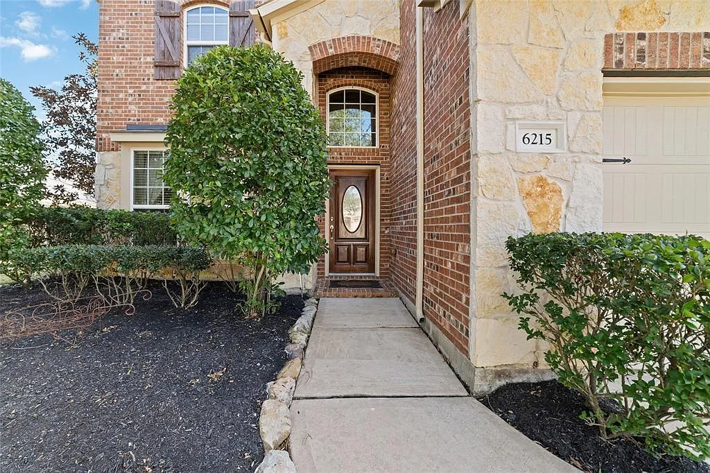 4 bed, 2.5 bath, 3009 sqft, $3,000 — Photo 2