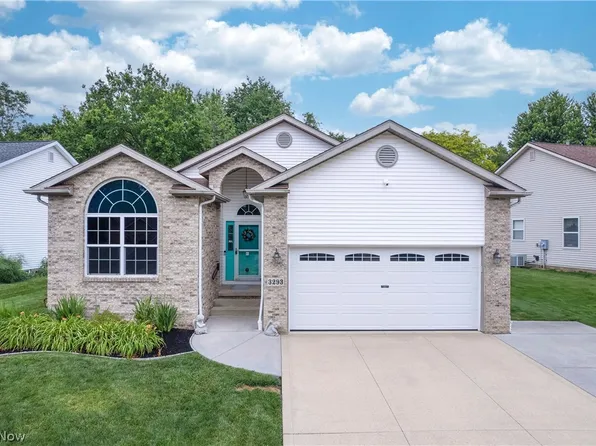 3293 Bath Heights Dr, Cuyahoga Falls, OH 44223