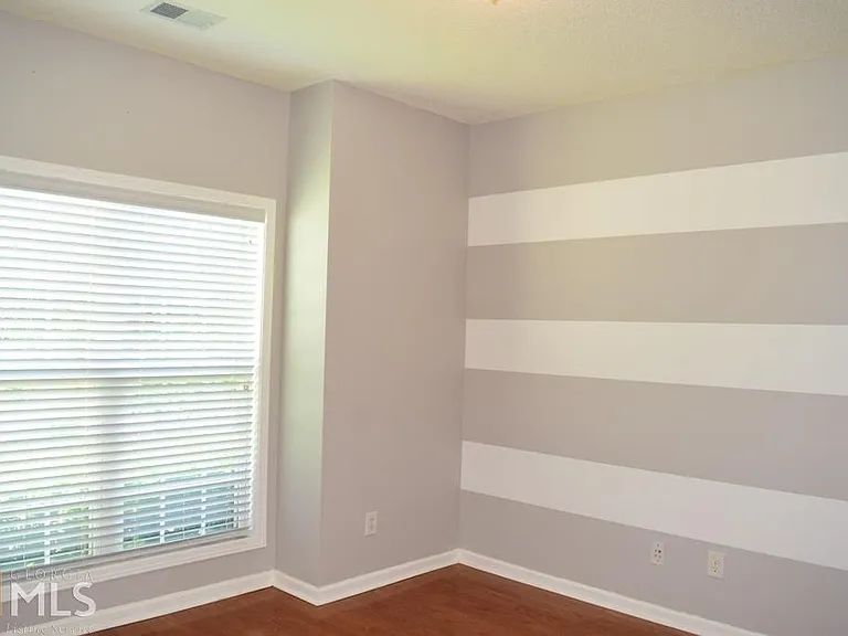 35 Bedford Park Dr — Photo 16