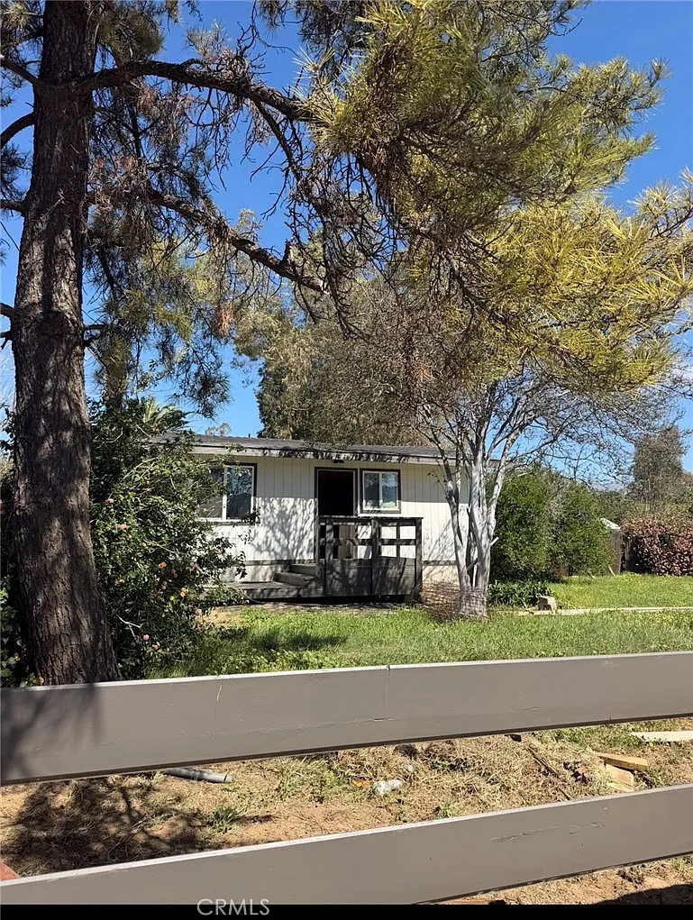 3 bed, 876 sqft, $3,100 — Photo 1